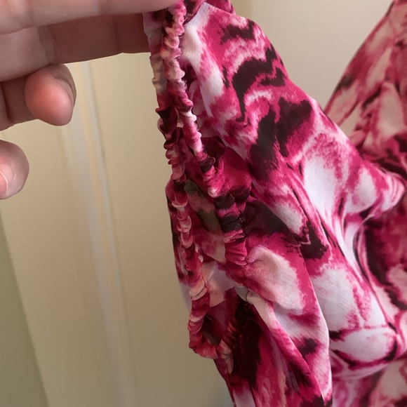 NWOT. Woman’s sheer top with cocoon style fit and elastic cuffed sleeves. - Picture 6 of 10